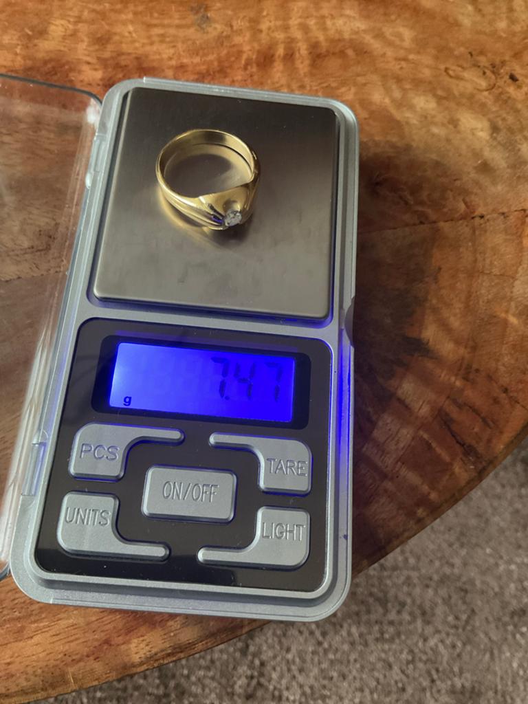Gouden ring met diamant - 7.47 gram, Ophalen, 18 tot 19, Gebruikt, Dame of Heer