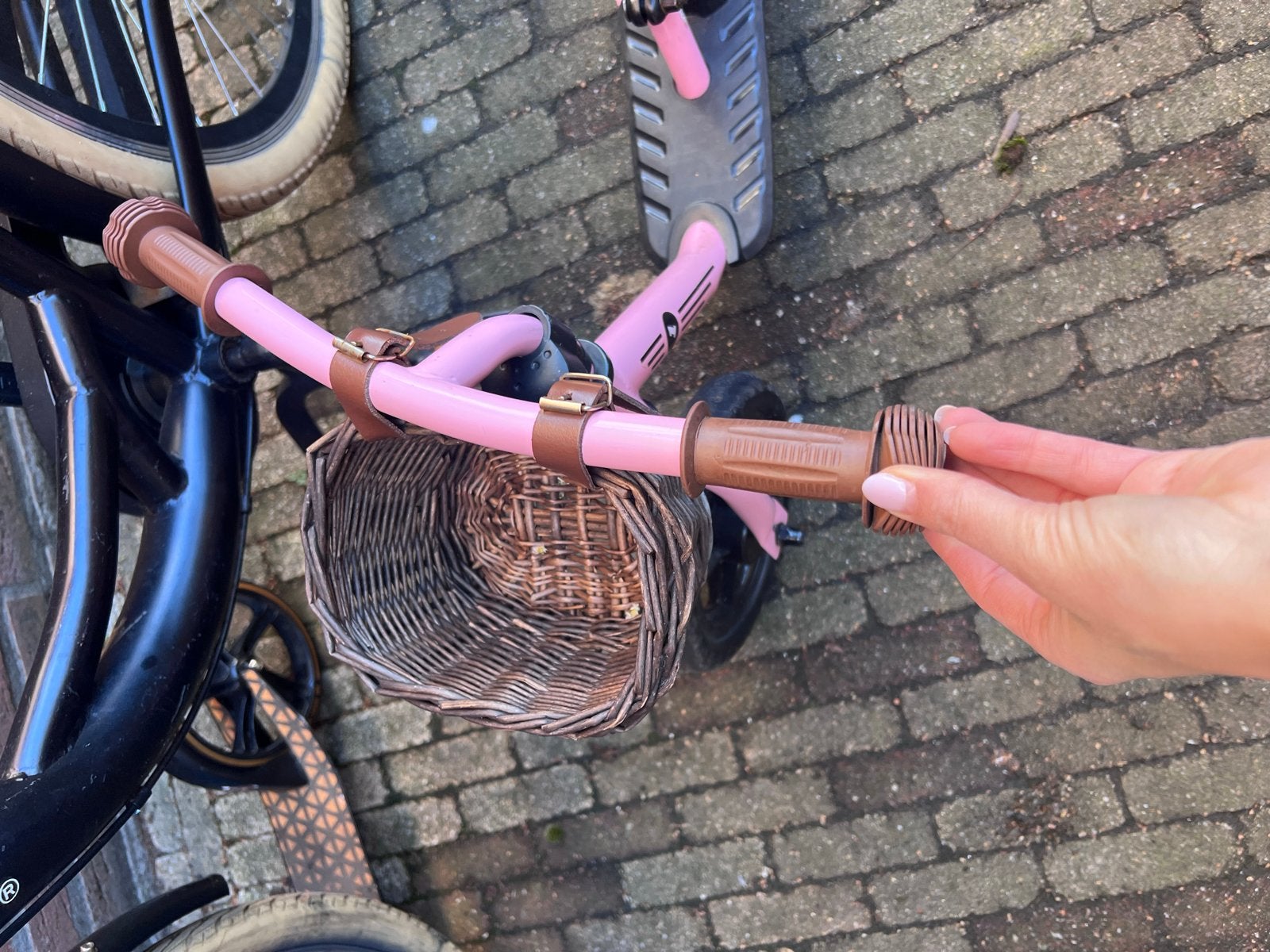 Roze meisjes loopfiets met mandje, Kinderen en Baby's, Ophalen of Verzenden, Gebruikt, Loopfiets
