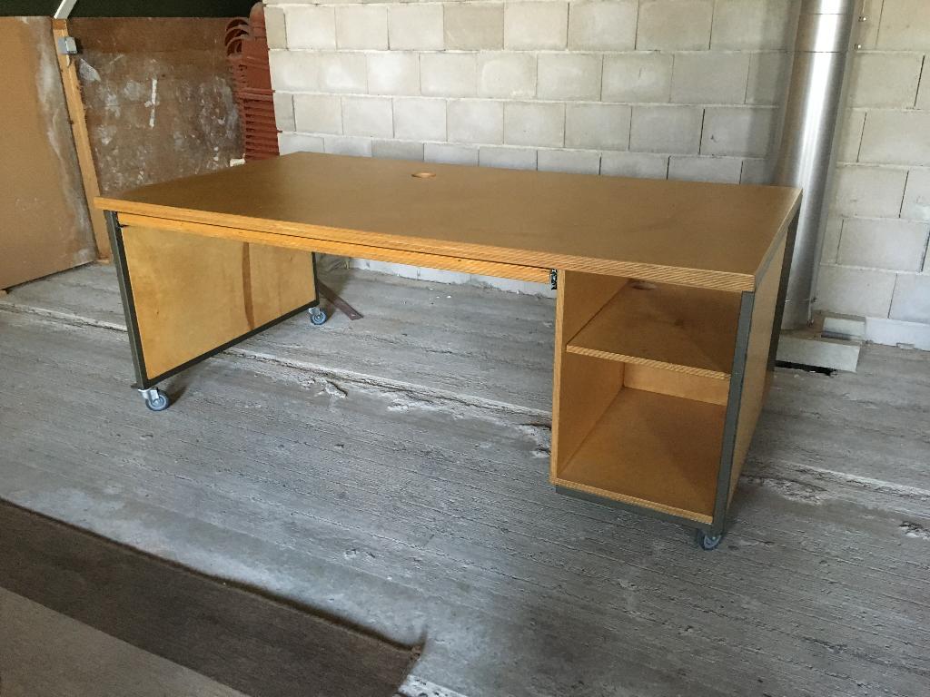 groot computerbureau, Ophalen, Zo goed als nieuw, Hout, Computerbureau