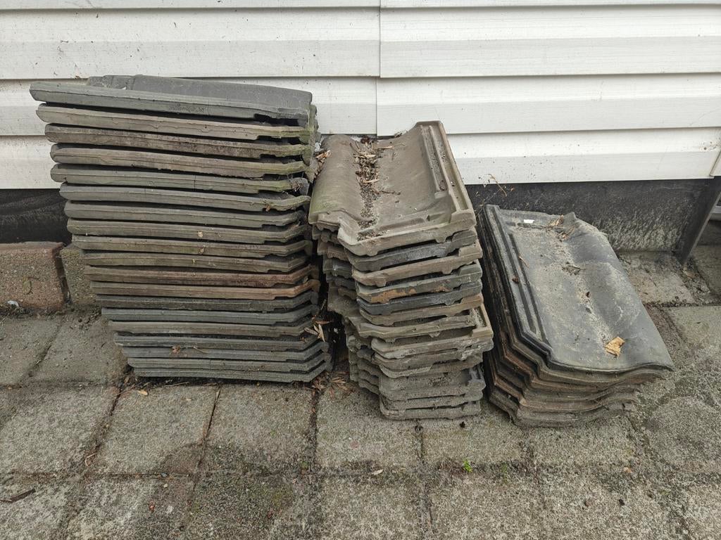 42 Jos Kurstjens dakpannen, enkele met kleine beschadiging, Doe-het-zelf en Verbouw, Dakpannen en Dakbedekking, Ophalen, Gebruikt