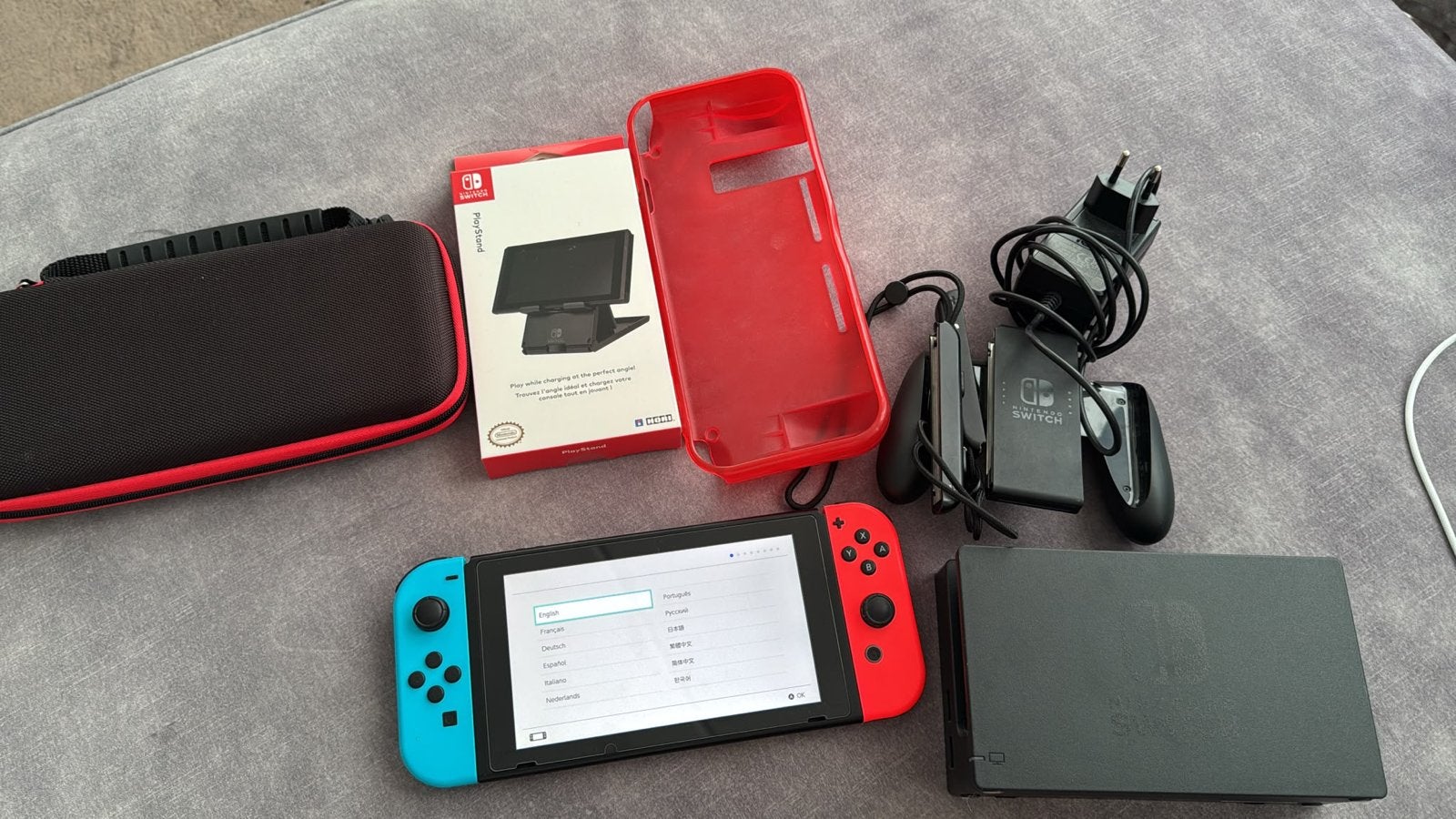 Nintendo Switch V1 met accessoires en 2 spellen, Gebruikt, Eén computer, Ophalen of Verzenden, Sport