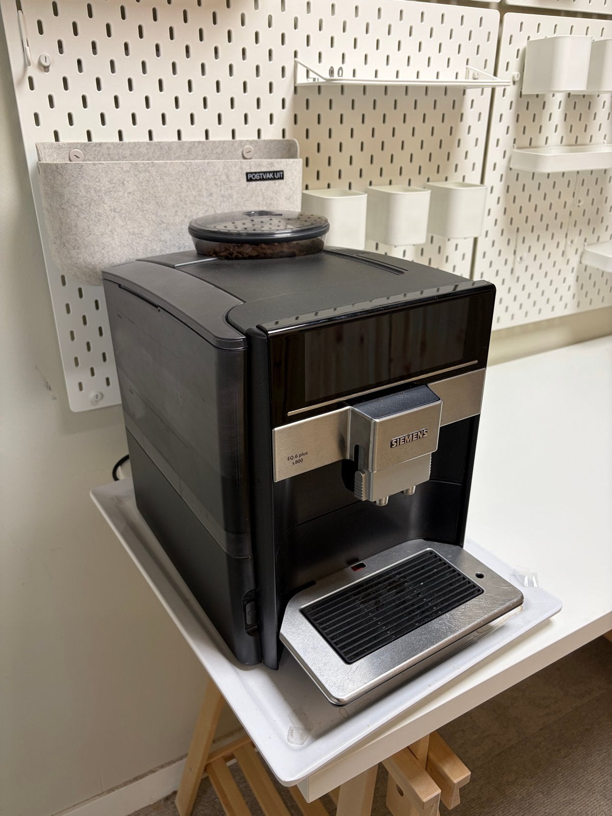 Siemens EQ.6 Plus S100 Volautomatische Espressomachine, Ophalen, Afneembaar waterreservoir, Gebruikt, 10 kopjes of meer