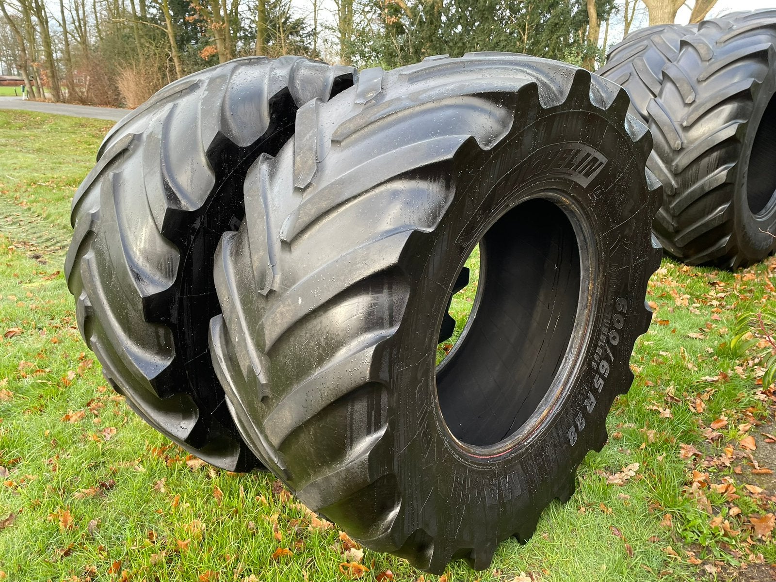 Set 2x maal Michelin 600-65R28 600 65 28 Mach x BiB, Ophalen