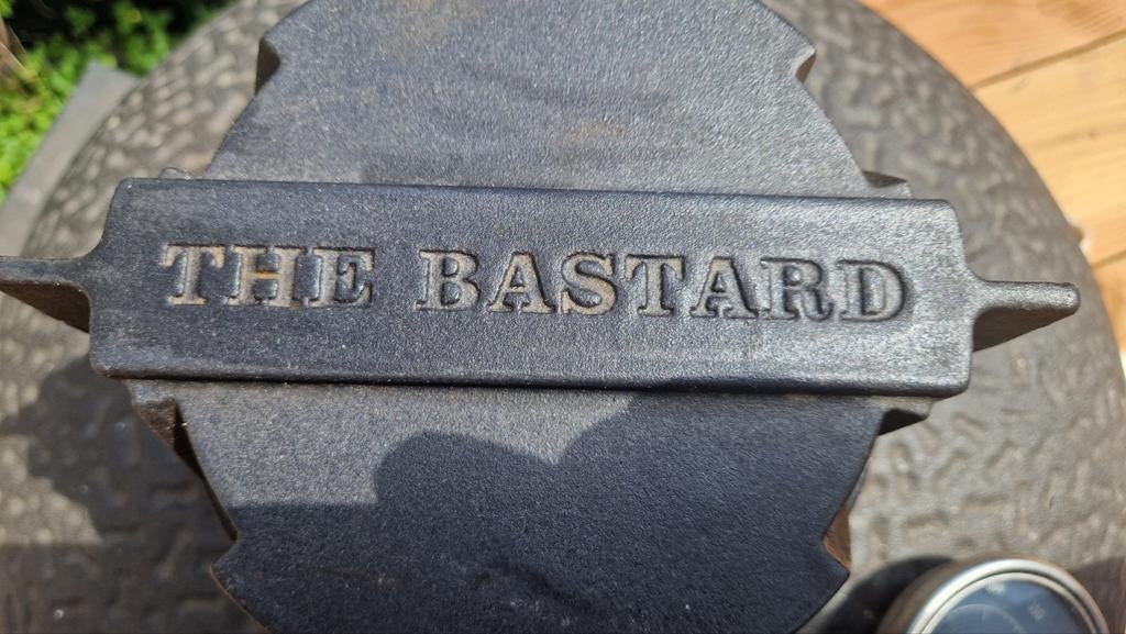 The Bastard urban original large graphite met buitenkeuken, Ophalen, Zo goed als nieuw