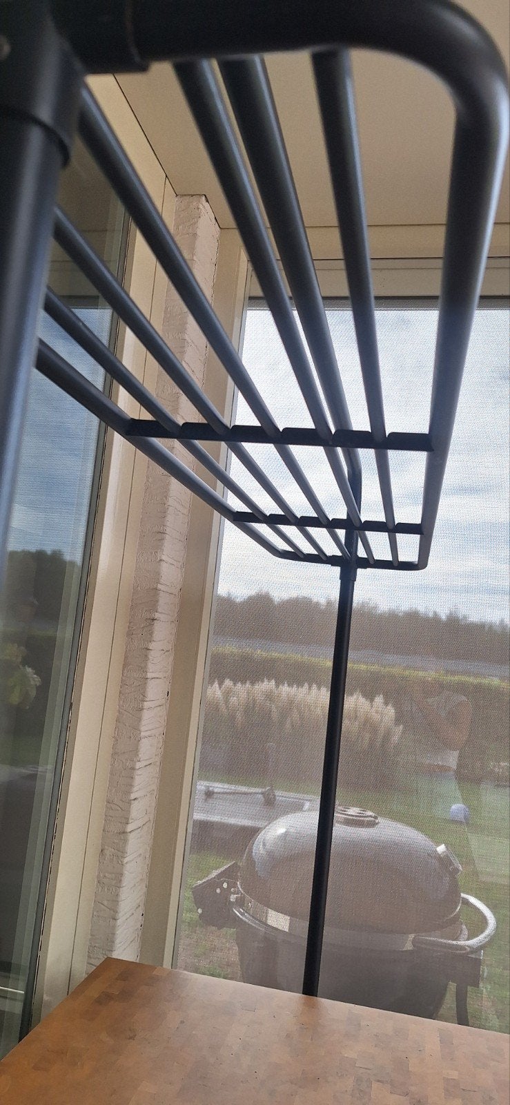 Foto 5 van Bartafel / BBQ Tafel met Houten Blad en Metalen Frame