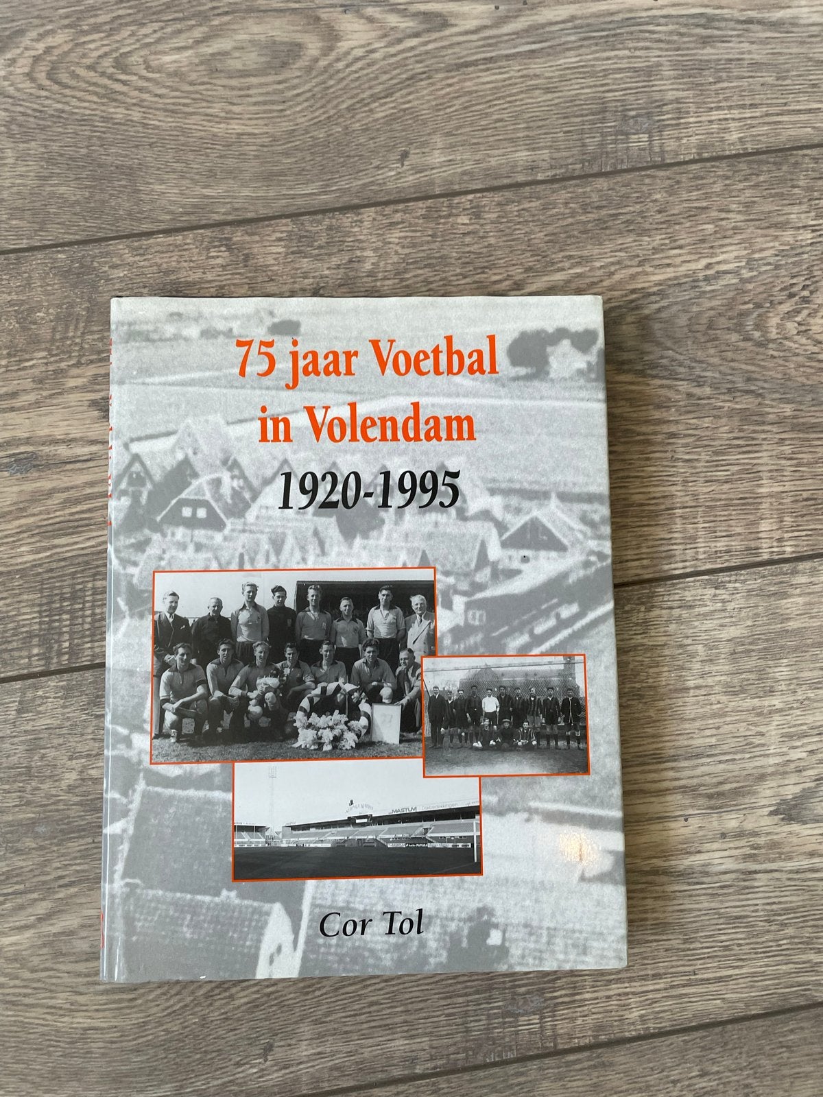 75 jaar Voetbal in Volendam 1920-1995 - Cor Tol, Ophalen of Verzenden, Gelezen, Balsport