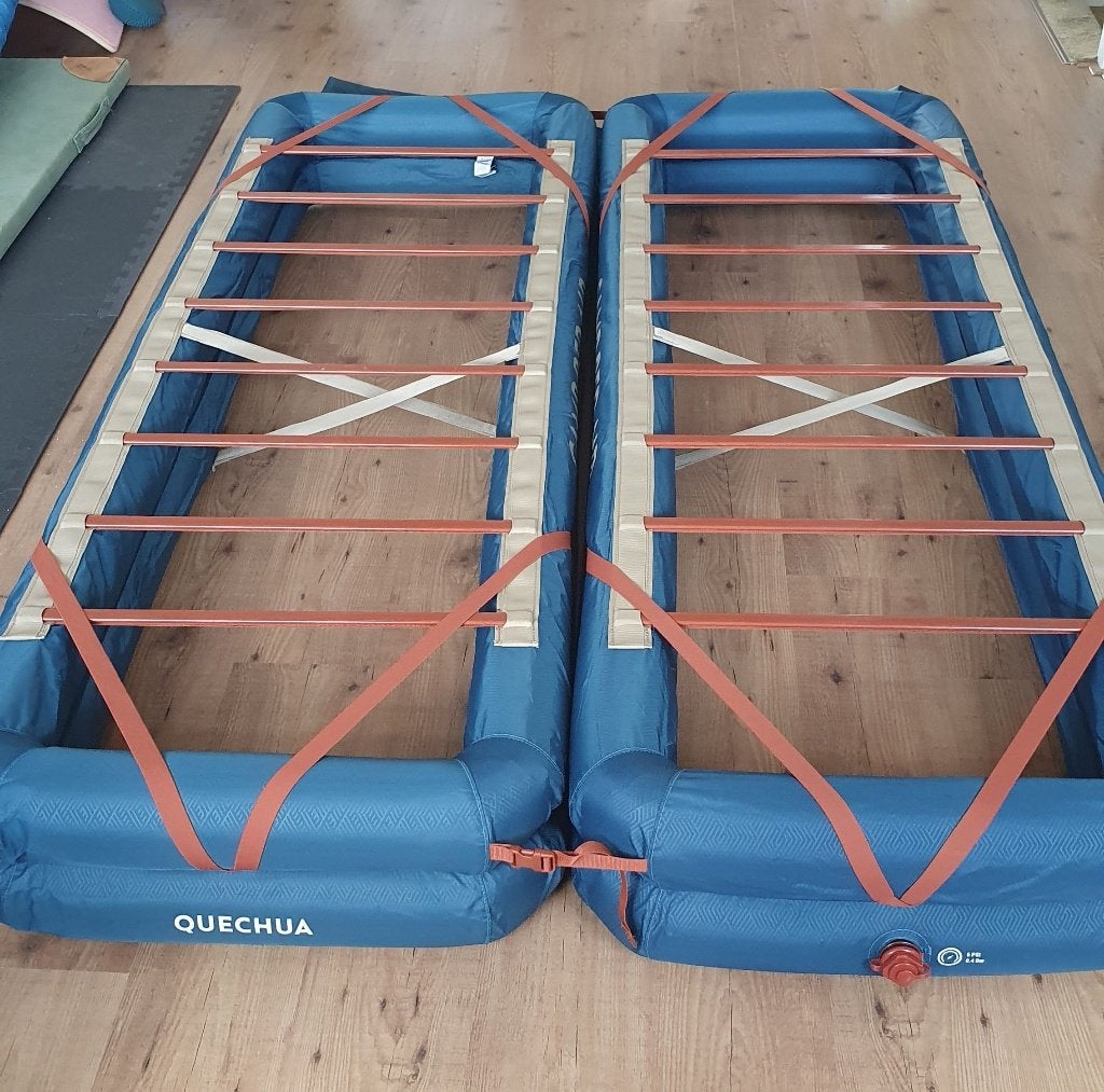 2x QUECHUA Veldbed Camp Bed Air opblaasbaar één persoon, Caravans en Kamperen, Luchtbedden, Ophalen, Zo goed als nieuw, 1-persoons