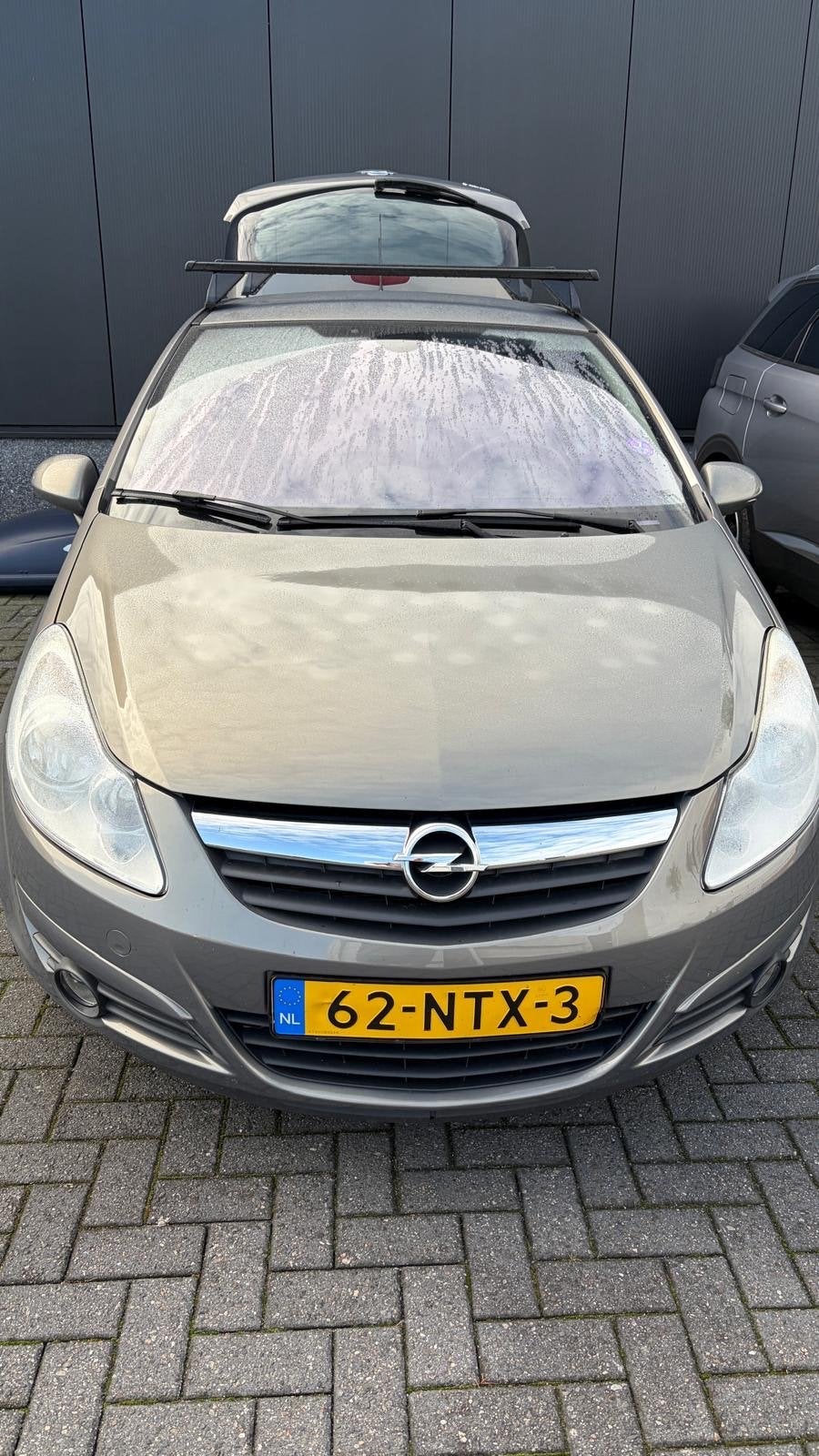 Opel Corsa 1.4 16V 5D 2010 Bruin motor defect!, Auto's, Voorwielaandrijving, Parkeersensor, 1063 kg, Bruin