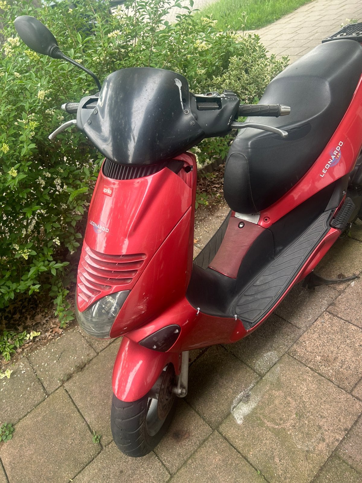 Aprilia leonardo 125  aprilia sportcity  300, Ophalen of Verzenden, Zo goed als nieuw, Benzine, SR 50