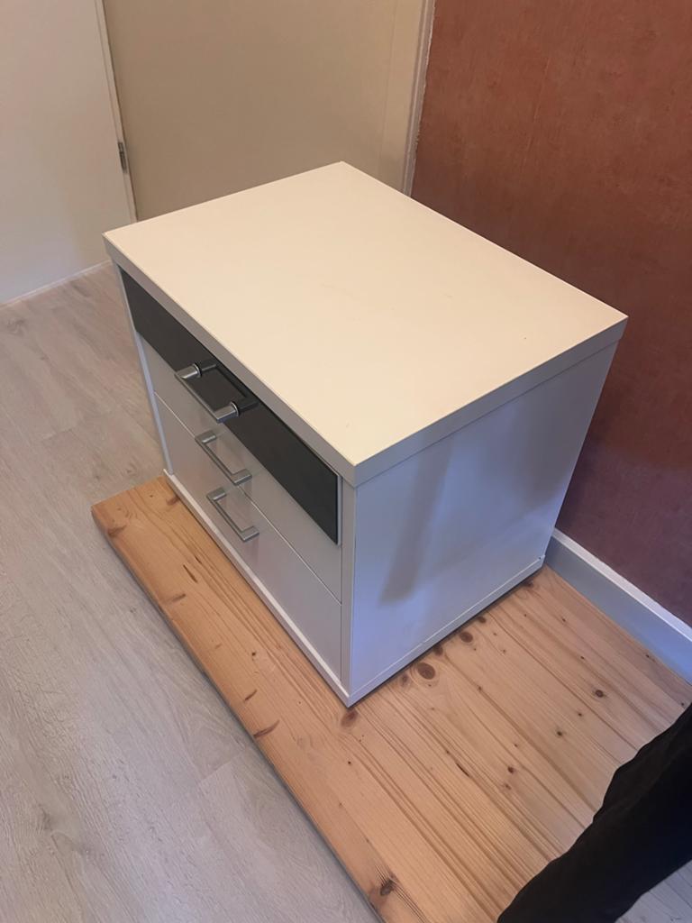 Nachtkastje met 3 laden - Wit/Zwart, Huis en Inrichting, Ophalen, Gebruikt, 50 tot 100 cm, 3 of 4 laden