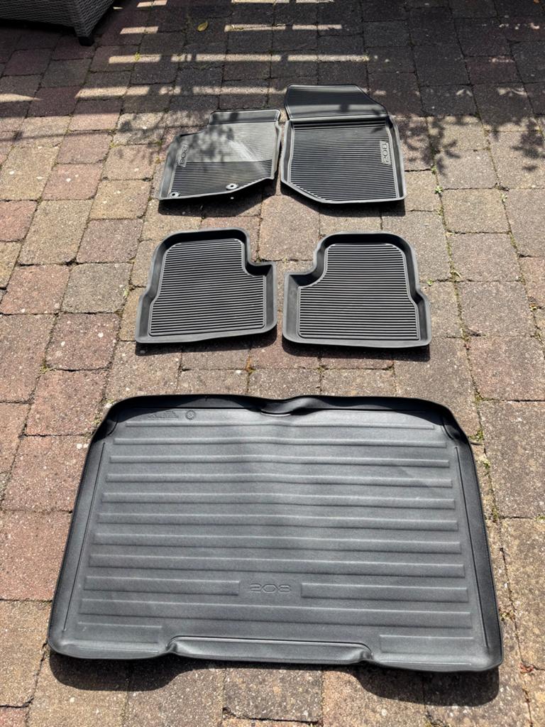 Originele Peugeot 208 Benzine all weather rubber matten + ko, Ophalen of Verzenden, Zo goed als nieuw