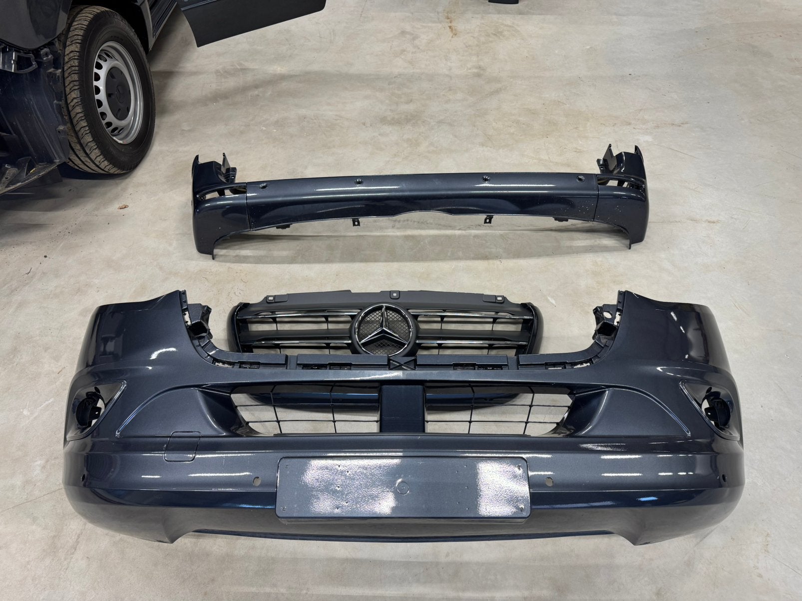 Mercedes-Benz sprinter 907 voorbumper gril en achterbumper, Ophalen, Nieuw, Mercedes-Benz, Bumper