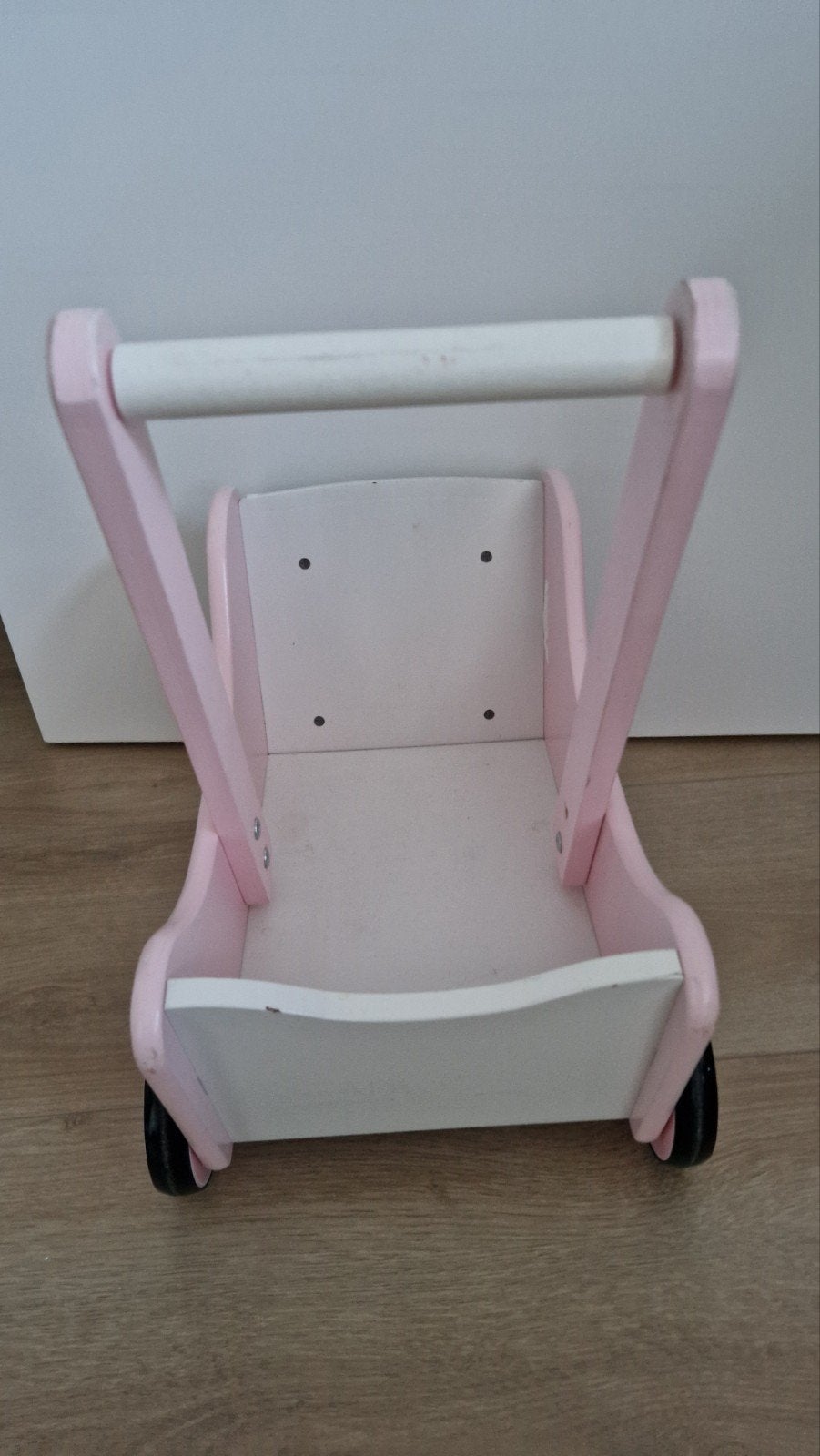 Houten poppenwagen roze met hartje, Ophalen, Gebruikt