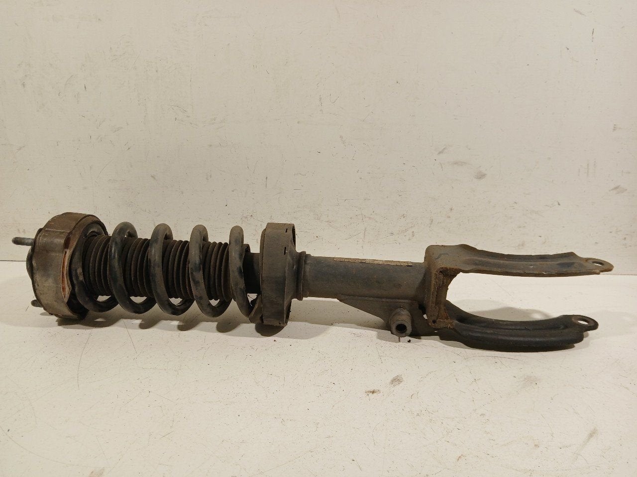 Veerpoot links voor Porsche Cayenne, Onderdelen@venauto.nl, Van der Ven Autorecycling B.V., Gebruikt, Ettenseweg 76, 4706 PB Roosendaal, The Netherlands