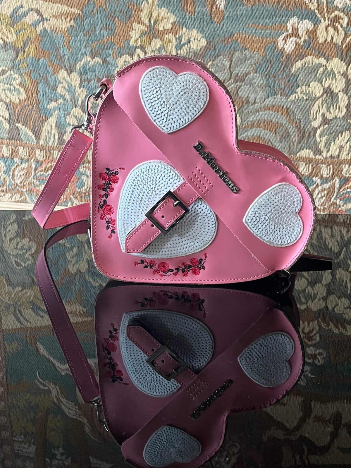 Dr. Martens hart tas roze pailletten geborduurde bloemen, Overige merken, Ophalen of Verzenden, Zo goed als nieuw, Roze
