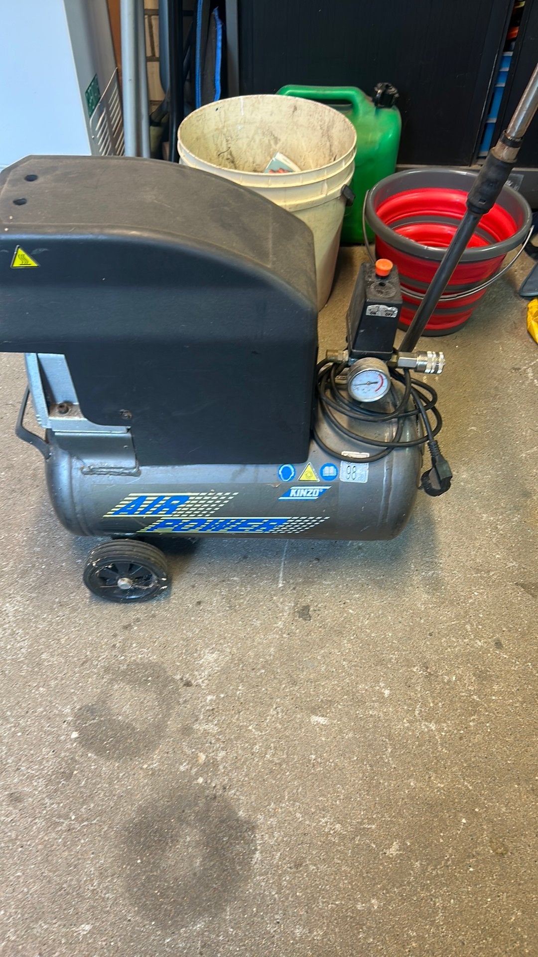 Compressor, Doe-het-zelf en Verbouw, Ophalen, Gebruikt, Minder dan 200 liter/min, Minder dan 6 bar