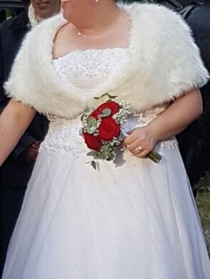 Witte faux fur bolero / hesje voor bij trouwjurk / one size, Kleding | Dames, Ophalen of Verzenden, Zo goed als nieuw, Wit, Accessoires