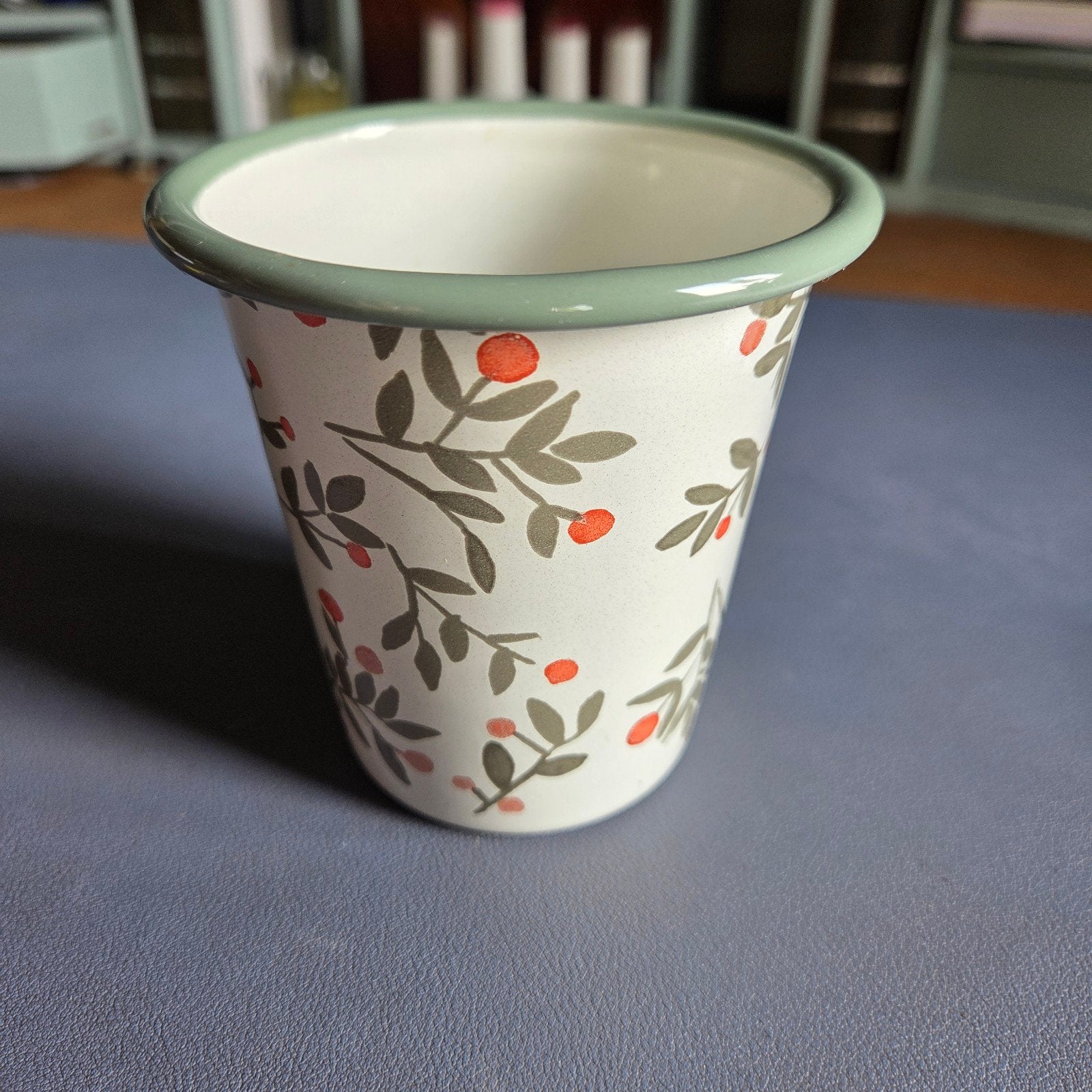 Emaille beker met bloemenprint, 9cm hoog. Dille & Kamille., Overige materialen, Overige merken, Nieuw, Ophalen of Verzenden