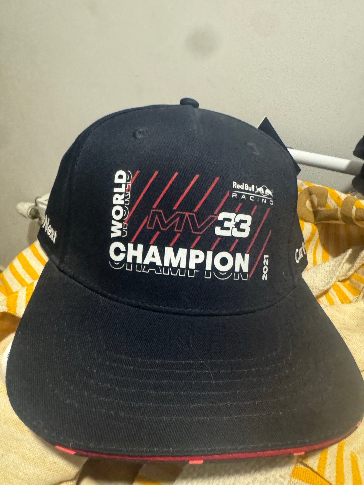 Max Verstappen MV33 World Champion 2021 Red Bull Racing Cap, Ophalen of Verzenden, Nieuw, One size fits all, Pet