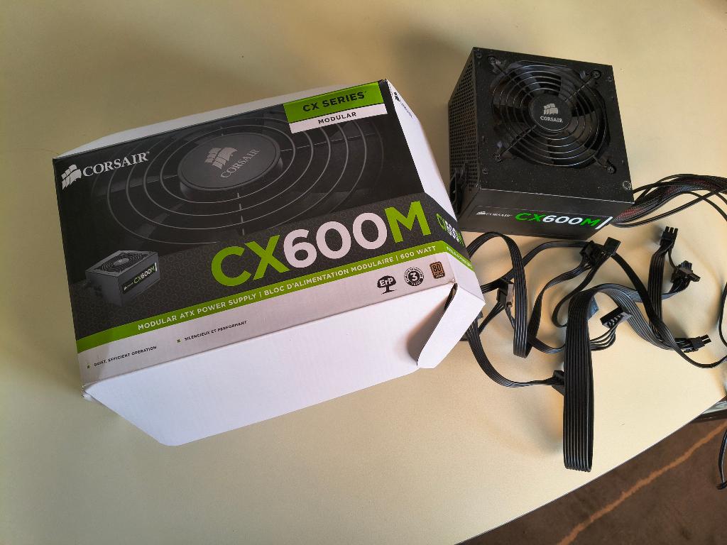 Corsair CX600M modulaire 600 Watt voeding, Ophalen of Verzenden, Gebruikt