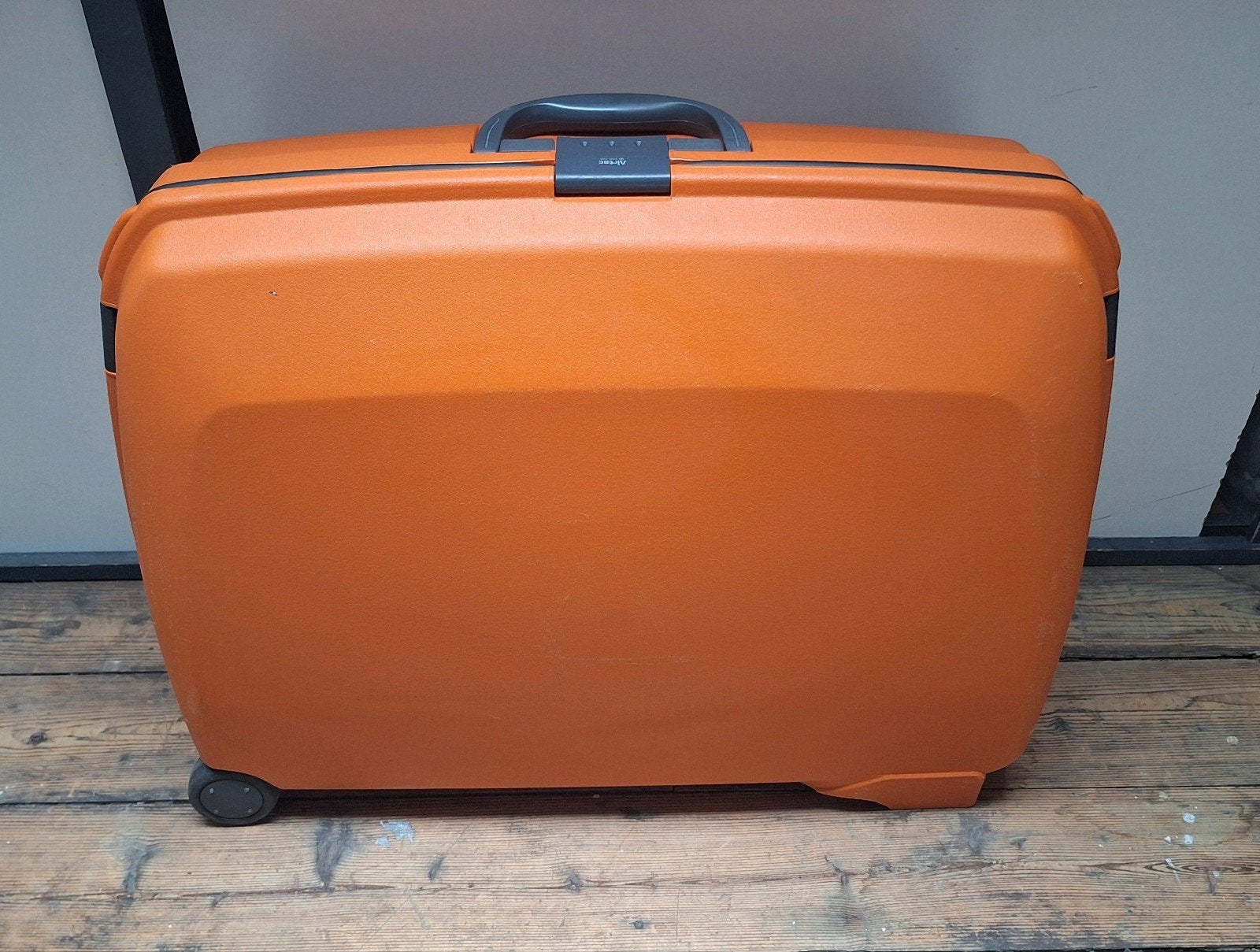 Reiskoffer Carlton Airtec oranje, Ophalen, Gebruikt, Hard kunststof, Slot