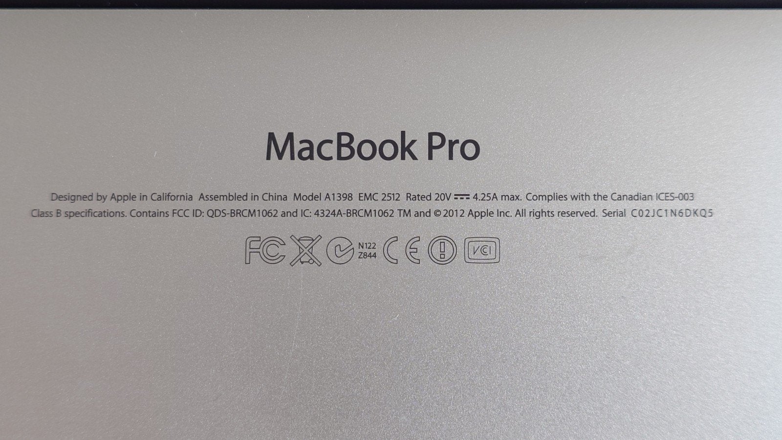 Foto 2 van MacBook Pro 15 inch (2012) - werkend, maar slechte accu.