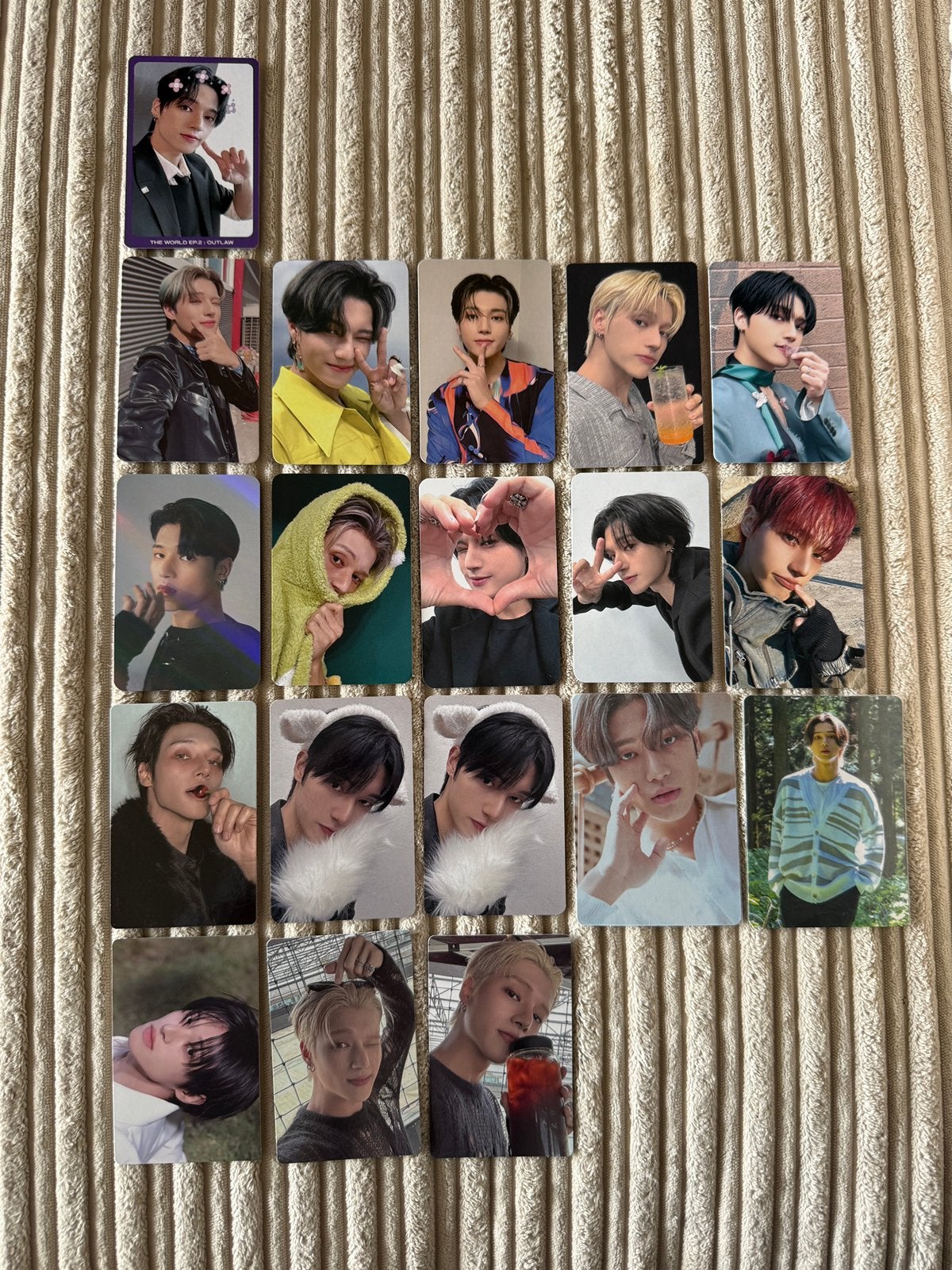 Wooyoung Ateez pc’s en pobs Fever Golden Hour Dreamers, Verzamelen, Muziek, Artiesten en Beroemdheden, Ophalen of Verzenden, Zo goed als nieuw