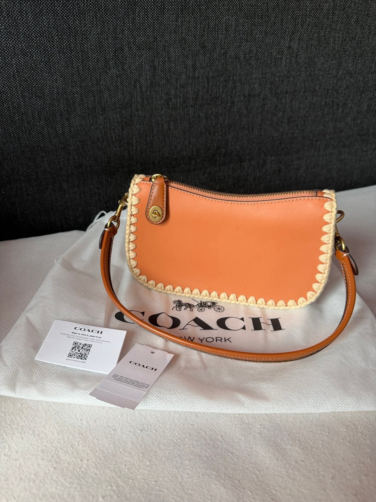 Coach Swinger Bag 20 With Crochet, Sieraden, Tassen en Uiterlijk, Tassen | Damestassen, Ophalen of Verzenden, Nieuw, Oranje, Schoudertasje