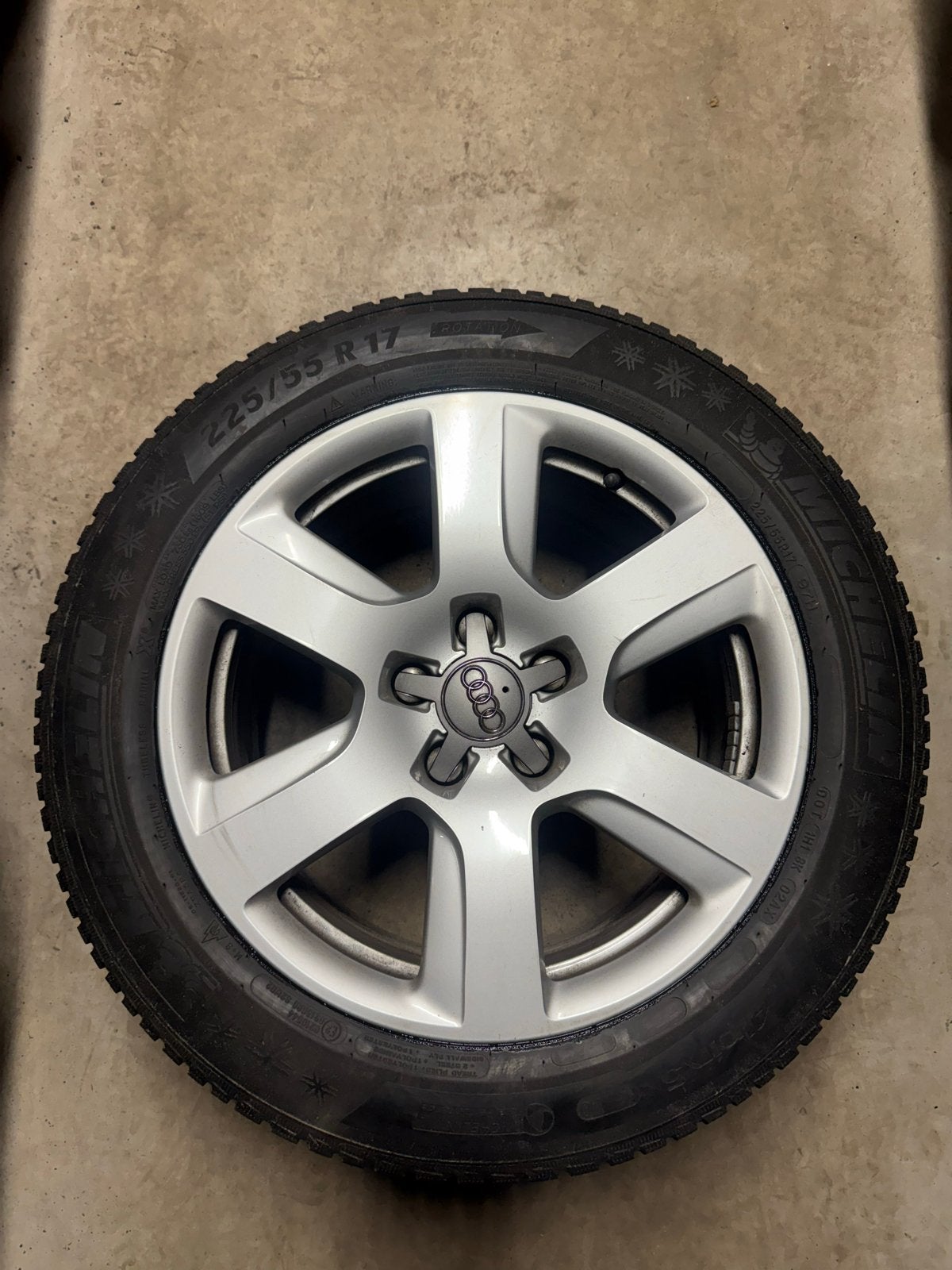 Audi winterbanden met velgen 225/55 R17 - Michelin Alpin 5, Auto-onderdelen, Ophalen, Gebruikt, Banden en Velgen, 17 inch
