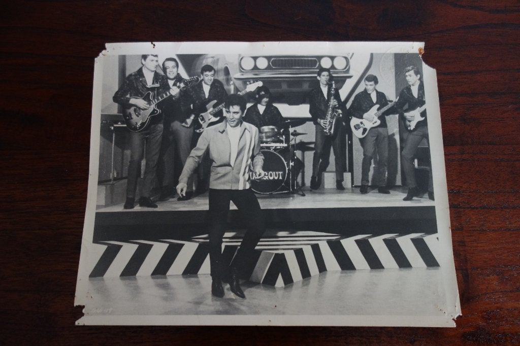 Filmfoto Elvis Presley voor de bioscoop., Ophalen of Verzenden, Zo goed als nieuw, Foto of Kaart