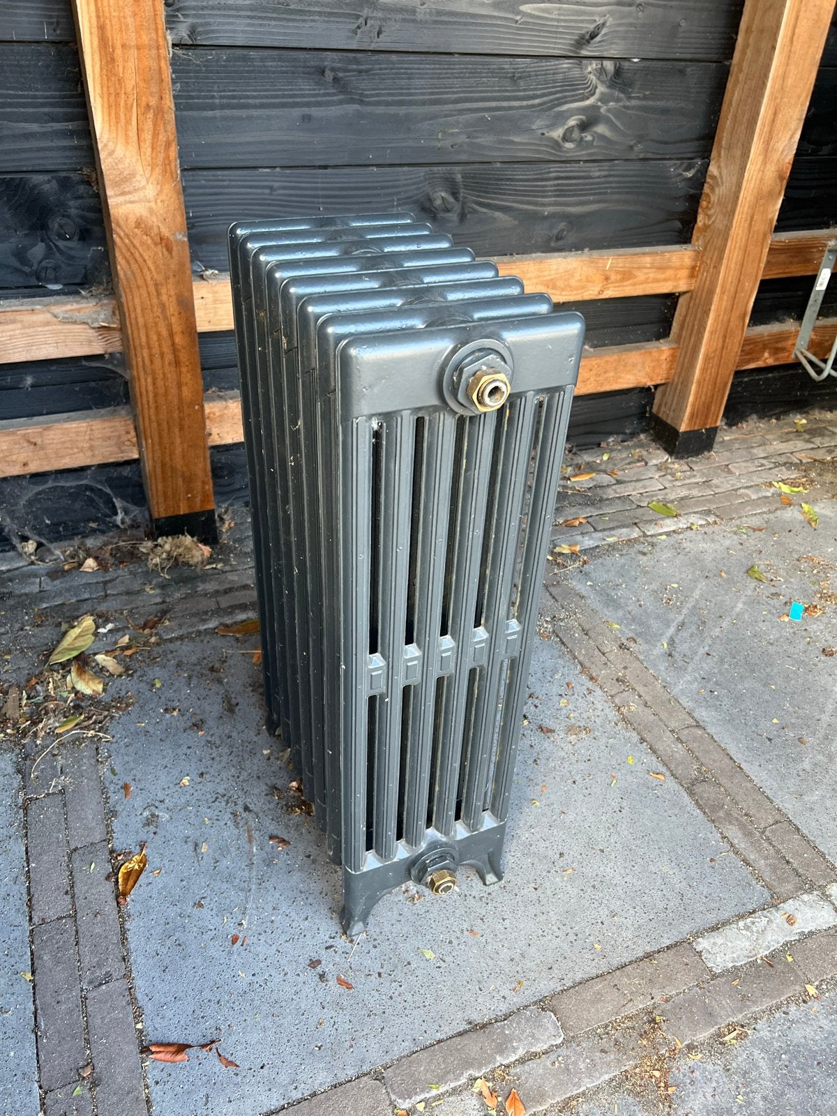 Gietijzeren Radiator 8 kolommen, 6 lamellen incl. kraan, Doe-het-zelf en Verbouw, Verwarming en Radiatoren, Ophalen, 30 tot 80 cm