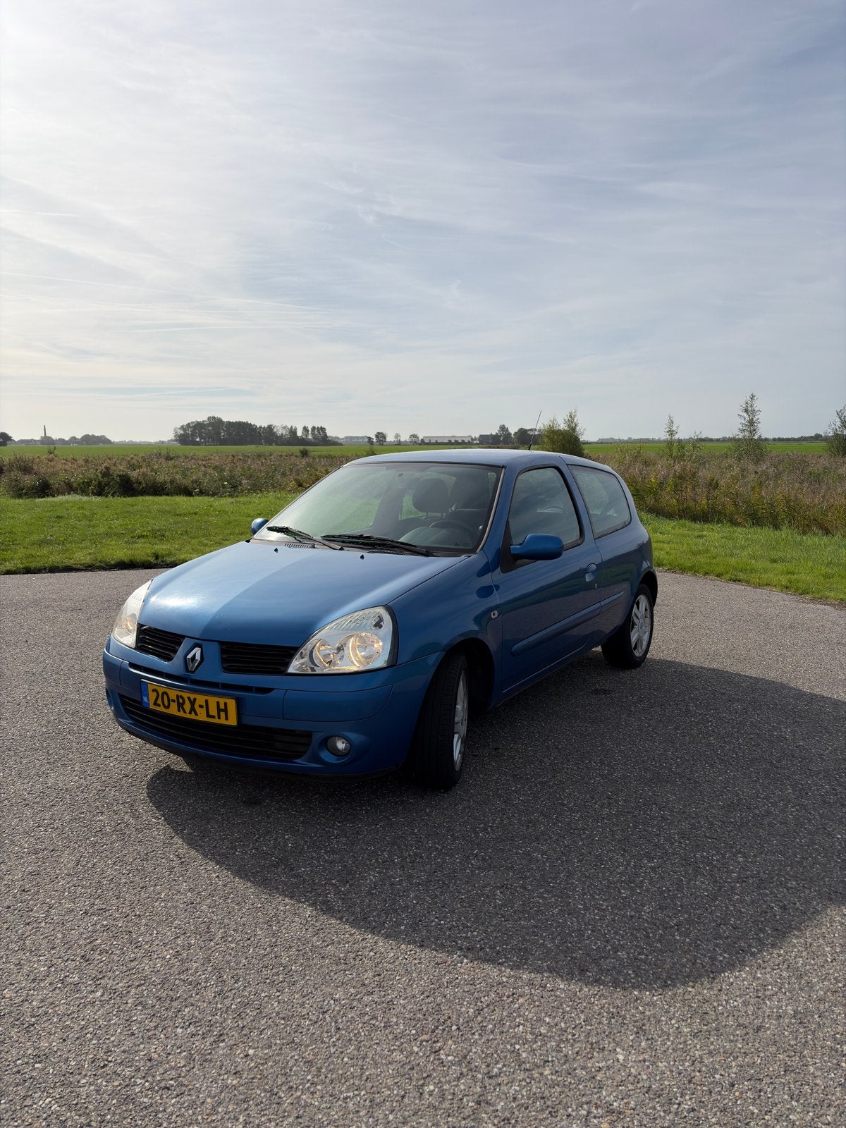 Renault Clio 1.6 16V 2005 Blauw AIRCO GOED ONDERHOUDEN, Voorwielaandrijving, 40 €/maand, 4 cilinders, Blauw