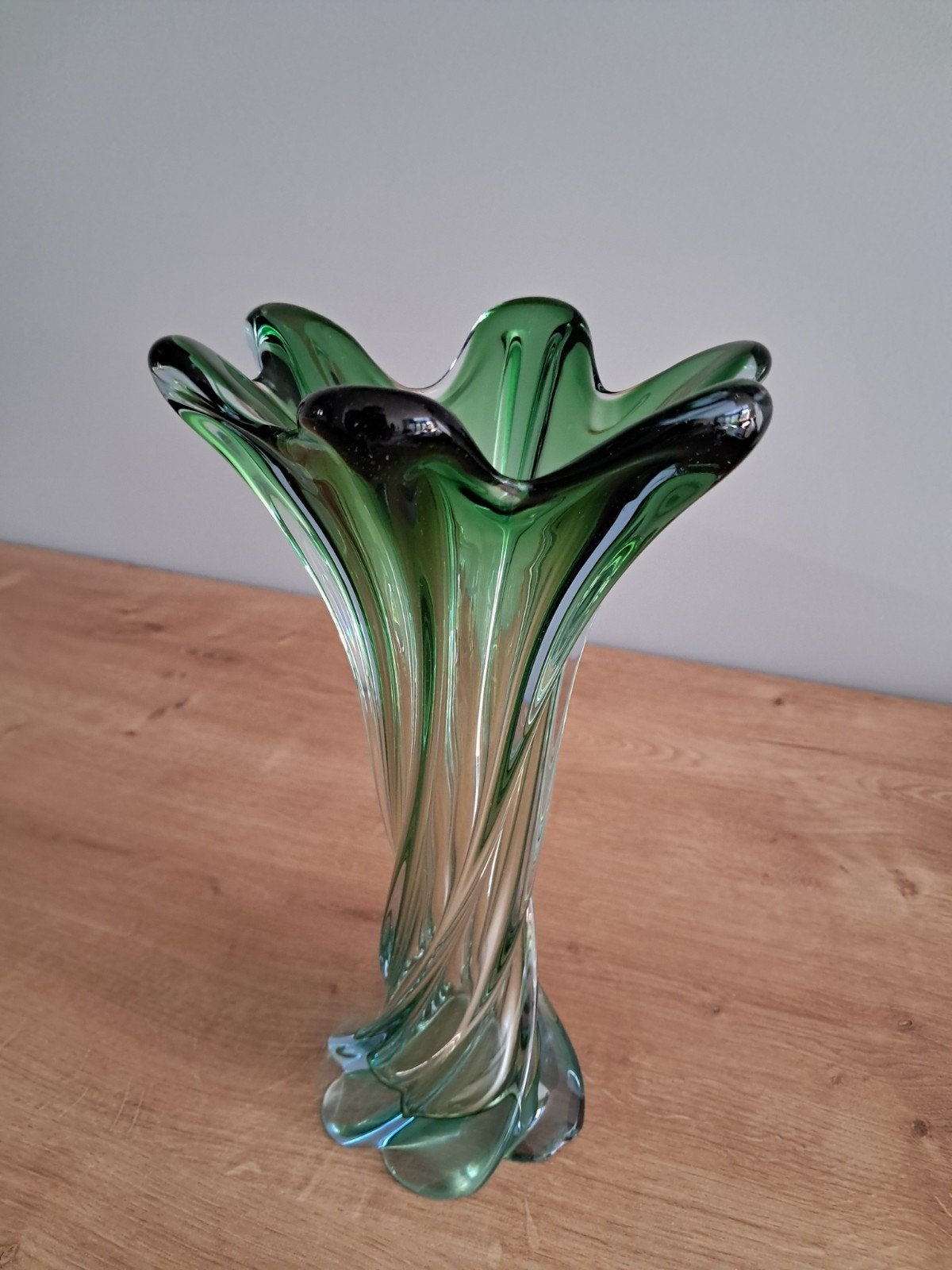 glazen vaas 24 cm hoog groen, Antiek en Kunst, Ophalen of Verzenden