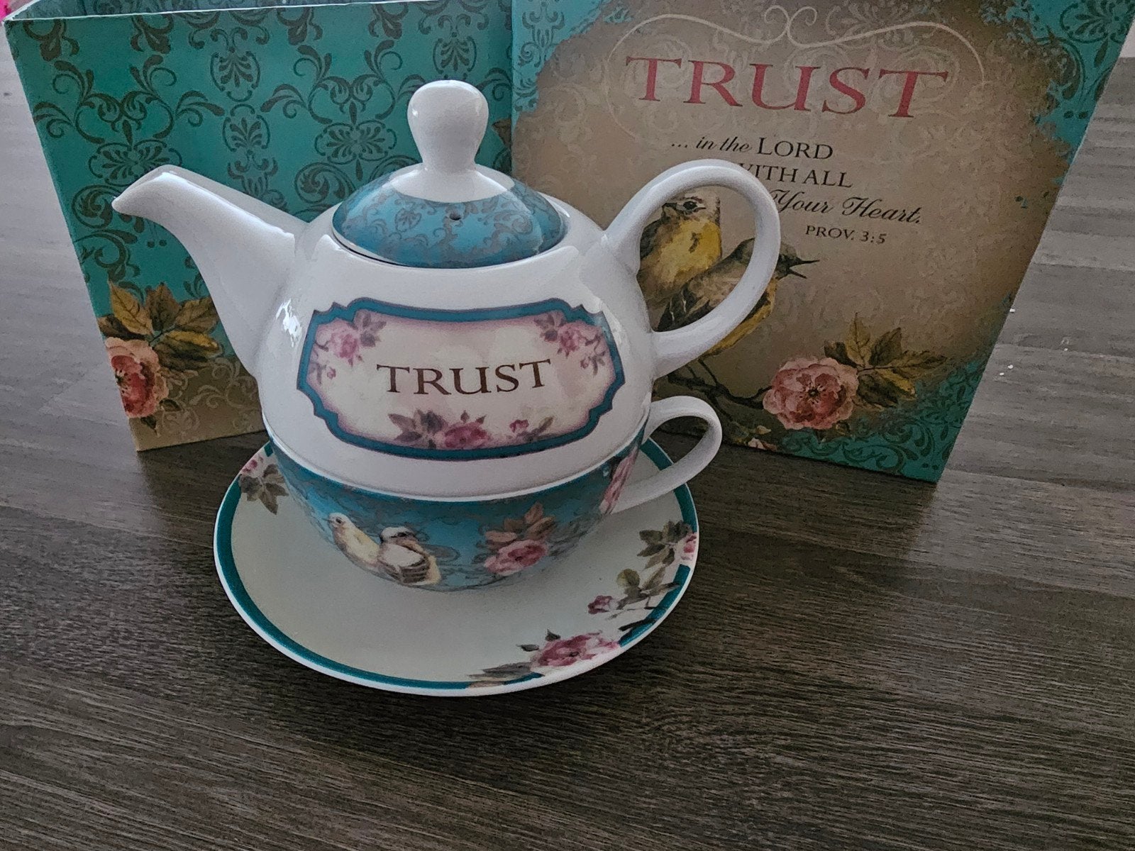 Nieuwe theepot met kop en schotel - 'Trust' spreuken 3:5, Ophalen, Nieuw, Overige stijlen, Kop(pen) en/of Schotel(s)