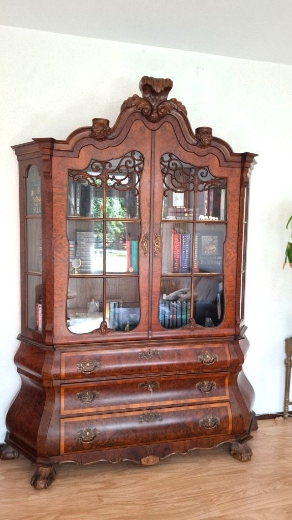 Queen Anne Wortelnoten Boekenkast, Ophalen