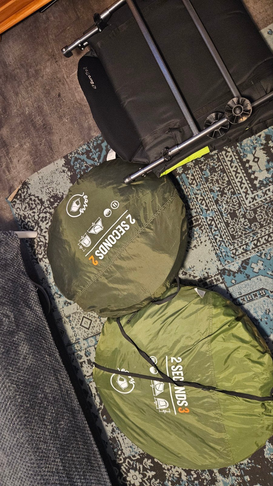 Quechua 2 Seconds tenten (2- en 3-persoons) met veldbed, Ophalen of Verzenden, Gebruikt, Tot en met 5