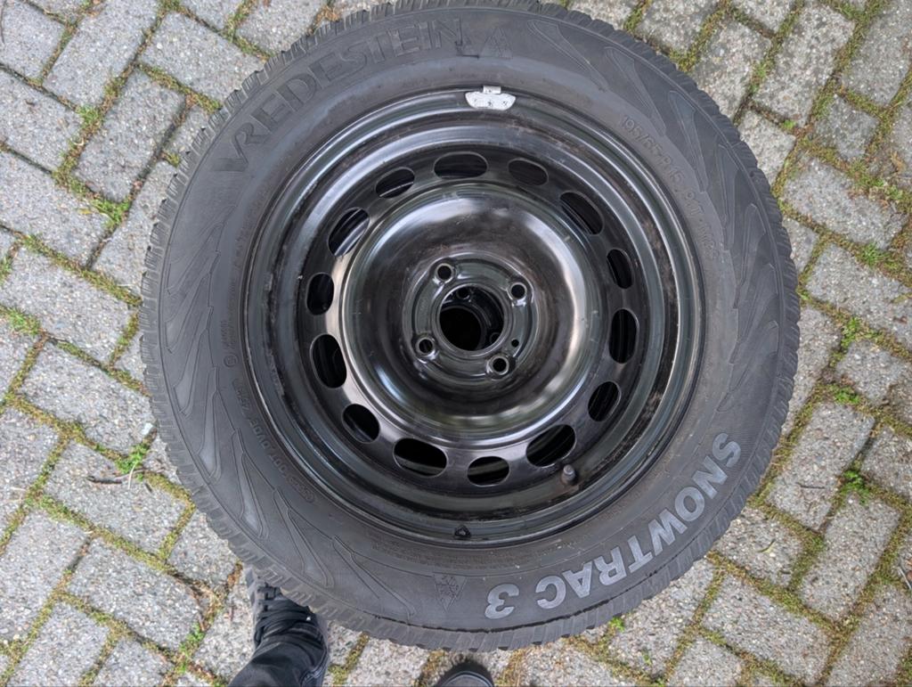 Velgen met winterbanden 195-65-15, Auto-onderdelen, Banden en Velgen, 15 inch, Banden en Velgen, 195 mm, Winterbanden