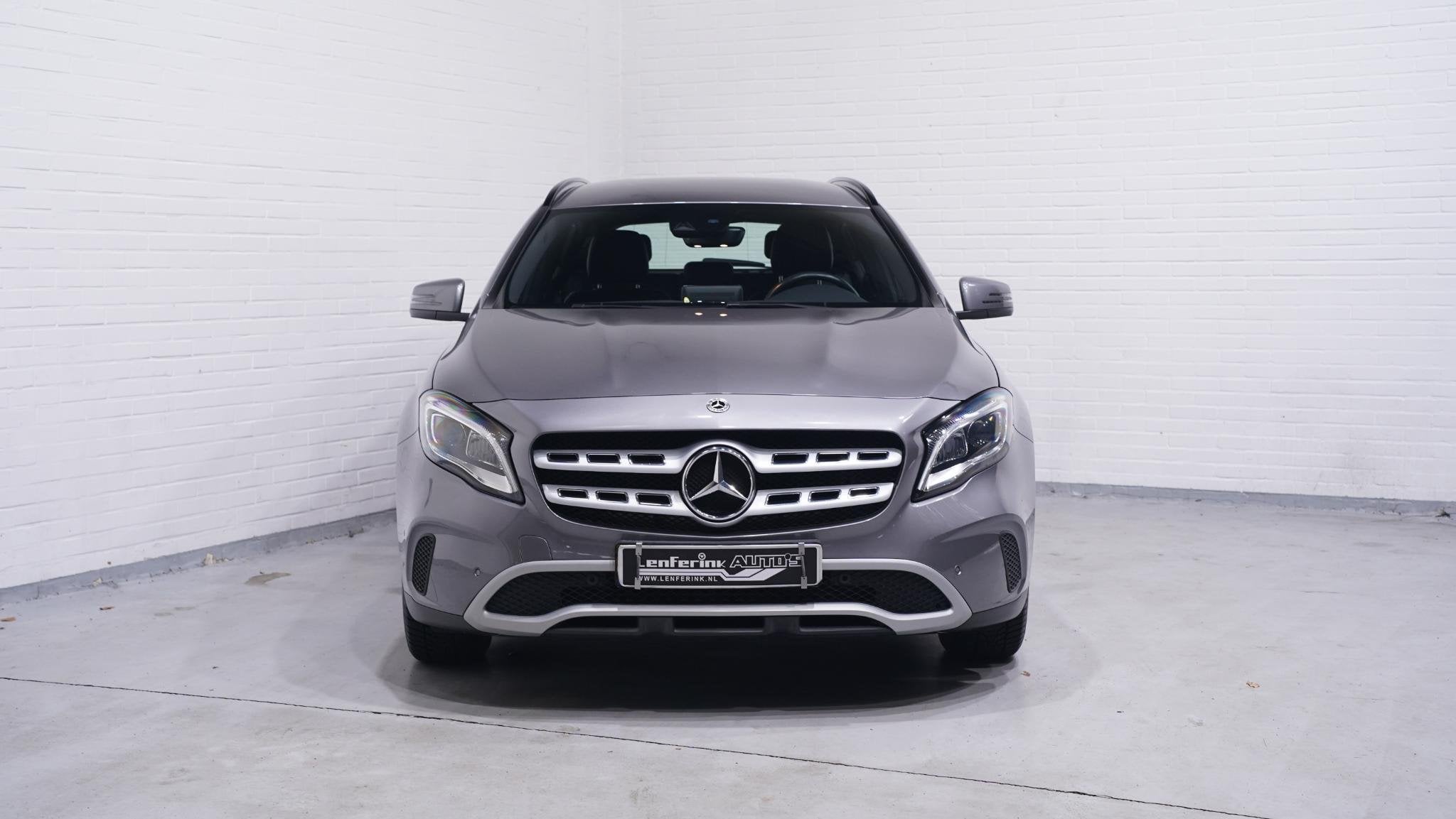 Mercedes-Benz GLA-klasse 180 Business Solution Limited Navi, Auto's, Mercedes-Benz, Gebruikt, 715 kg, Leder en Stof, 122 pk