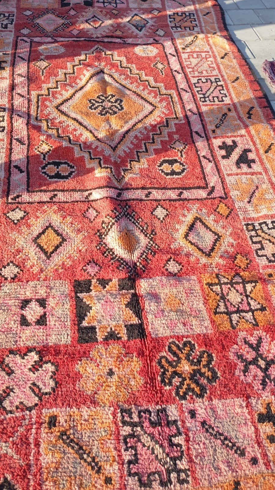 Vintage Marokkaans Berber vloerkleed - Handgeknoopt 326x167, Huis en Inrichting, Gebruikt, Geel, 150 tot 200 cm, Berber, Bohemien, Etnisch, Vintage