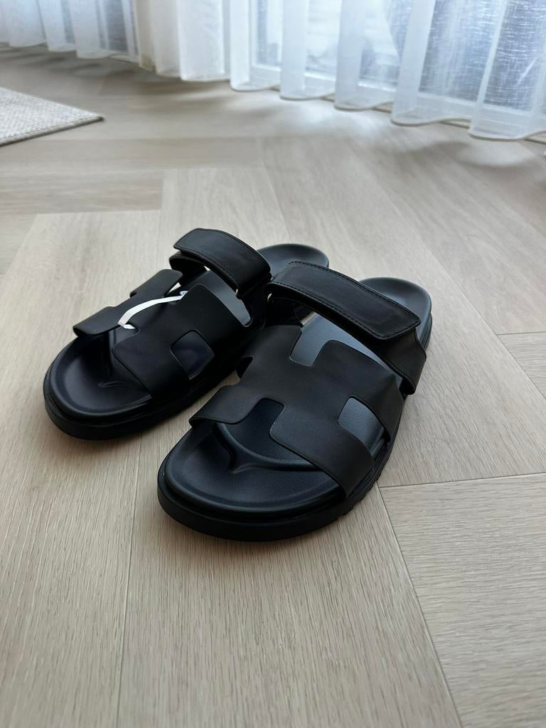 Hermes Slippers maat 43, Ophalen of Verzenden, Zo goed als nieuw, Zwart