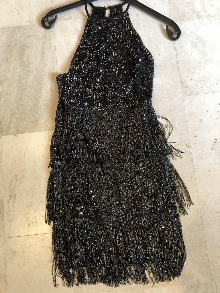 V) cc19 schitterende zwarte jurk met lovertje en sliertjes s, Kleding | Dames, Gelegenheidskleding, Galajurk, Verzenden, Zwart