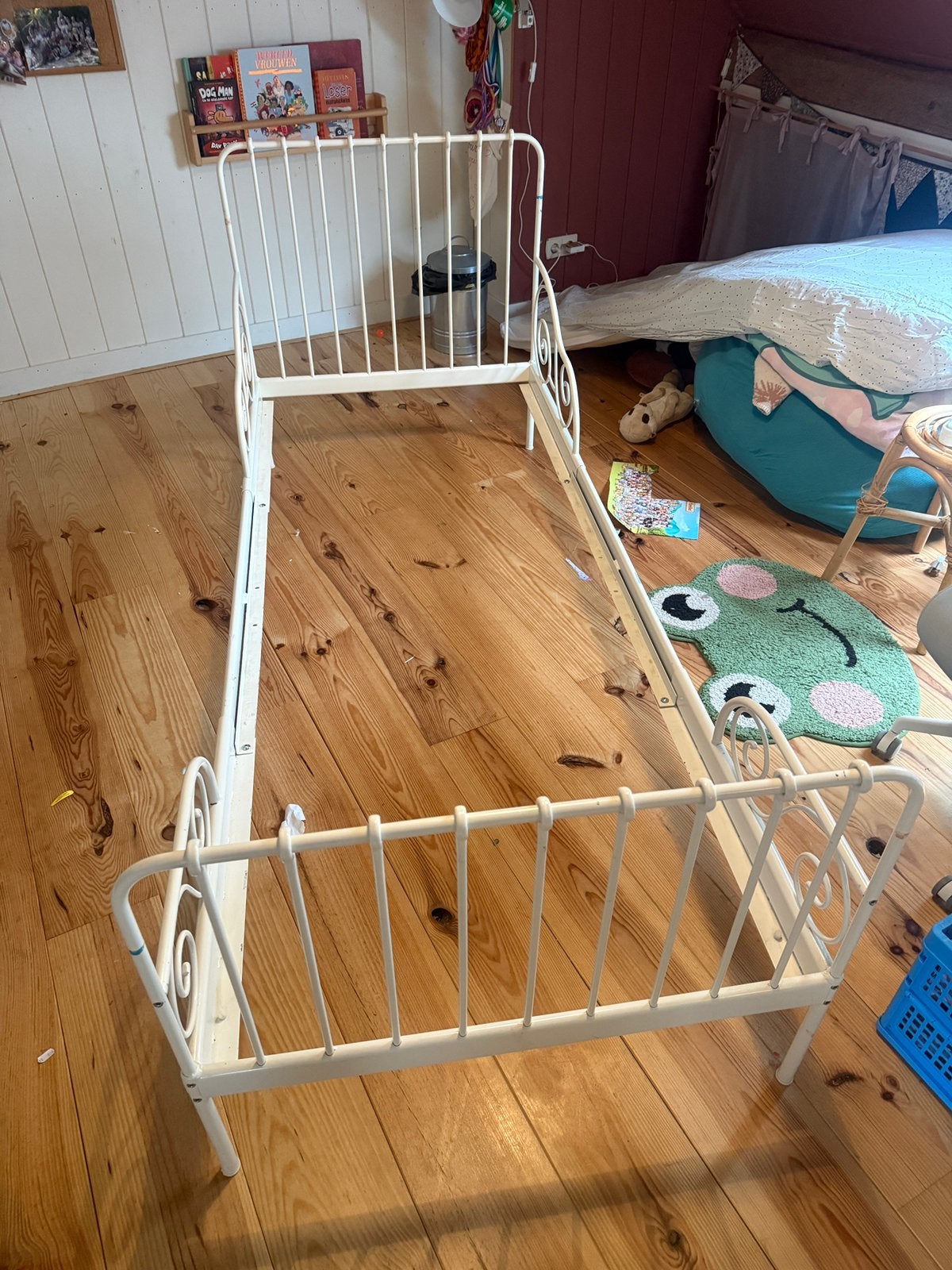 Bed met latten bodem, Ophalen, 85 tot 100 cm, Zo goed als nieuw, Matras