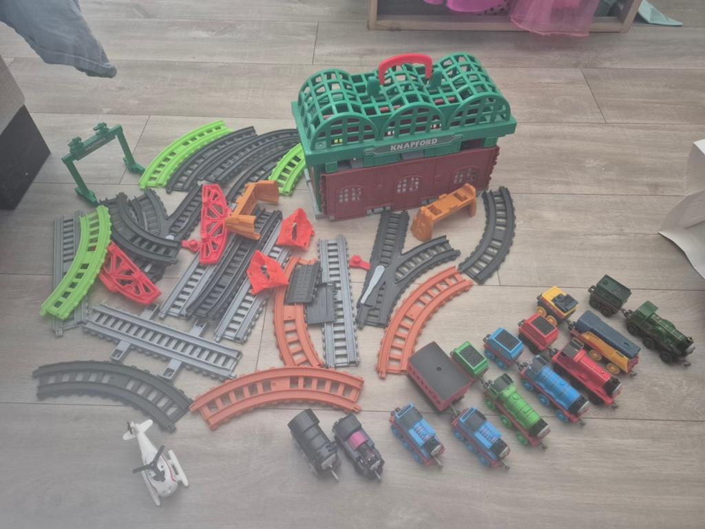 Thomas de trein set incl knapfort station en vele treintjes, Kinderen en Baby's, Speelgoed | Speelgoedvoertuigen, Ophalen of Verzenden