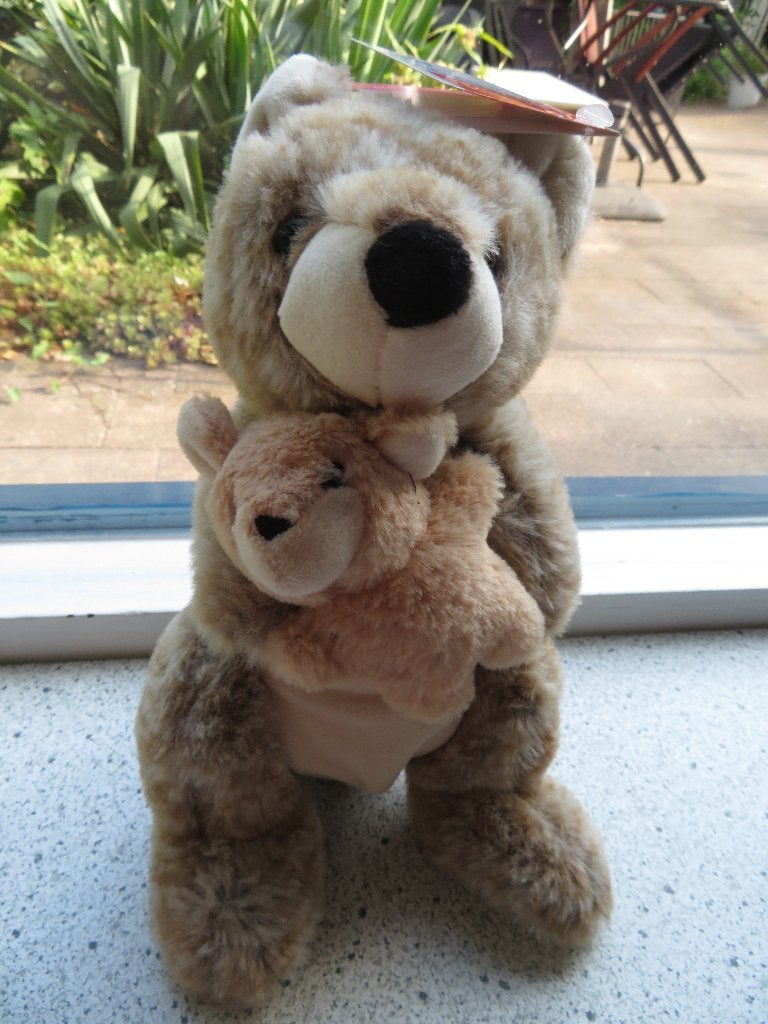 Kangoeroe kangaroe met baby merk Evora Playing Kids Kruidvat, Kinderen en Baby's, Speelgoed | Knuffels en Pluche, Overige typen