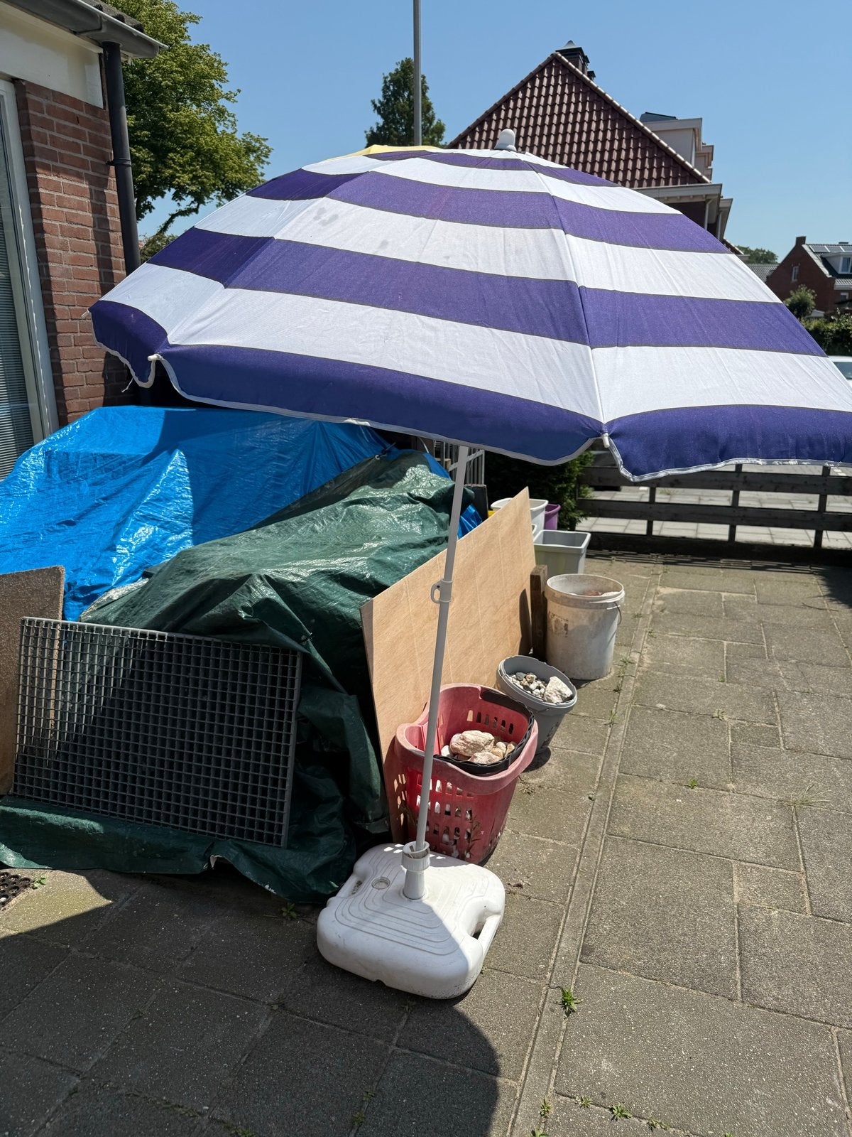 Blauw-witte parasol - ideaal voor tuin of strand, Ophalen of Verzenden, Gebruikt, 2 tot 3 meter, Stokparasol