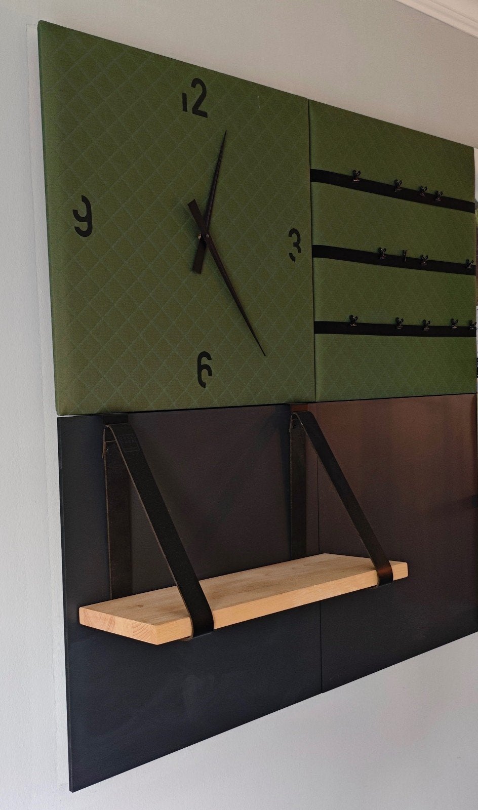 Dock Four panelen met ophangsysteem, Ophalen, Zo goed als nieuw, Wandklok