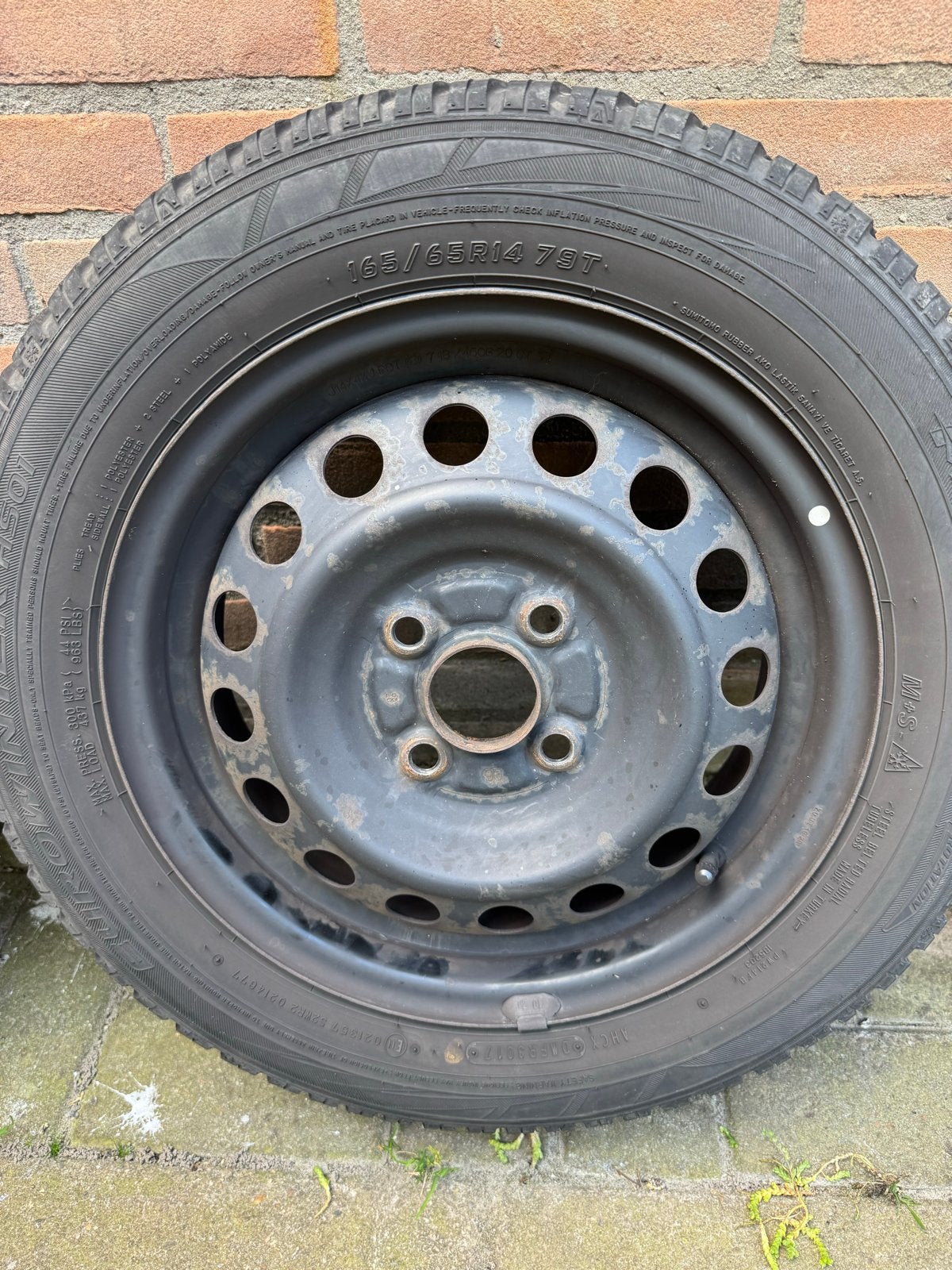 Gebruikte Winterbanden op stalen velgen - 165/65R14, Auto-onderdelen, Banden en Velgen, Ophalen, 14 inch, Gebruikt, Banden en Velgen
