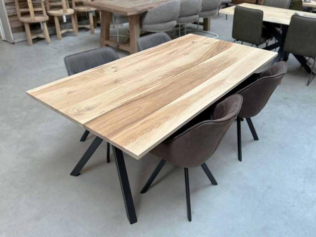 Eettafel - Eiken tafelblad - Brede lamellen  - 28 mm dik, 100 tot 150 cm, Vijf personen of meer, Rechthoekig, Niet ingevuld