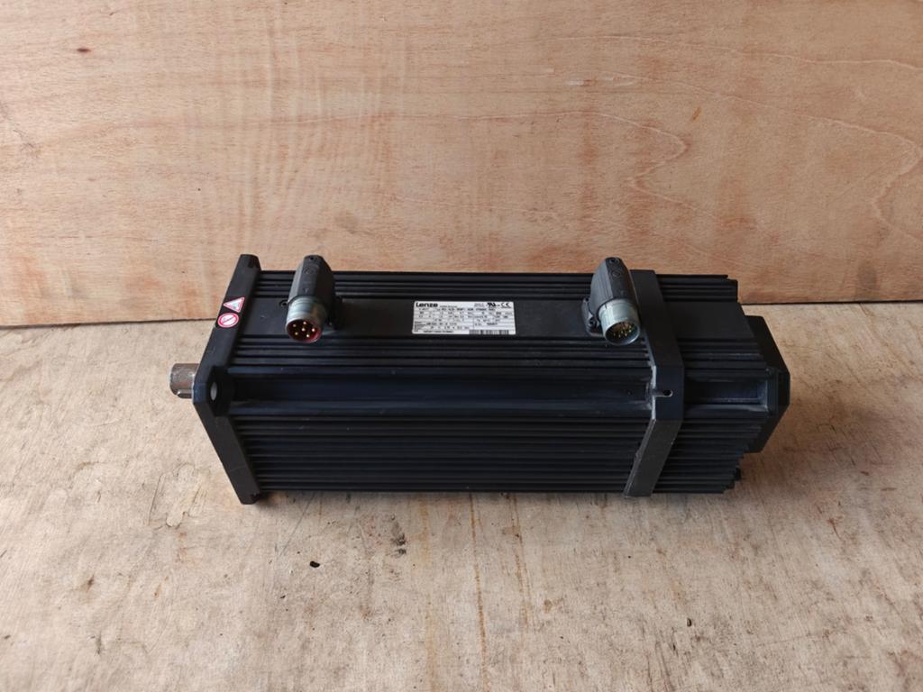 2x Lenze MCA 14L20 servomotor 1.4kW met rem, Ophalen