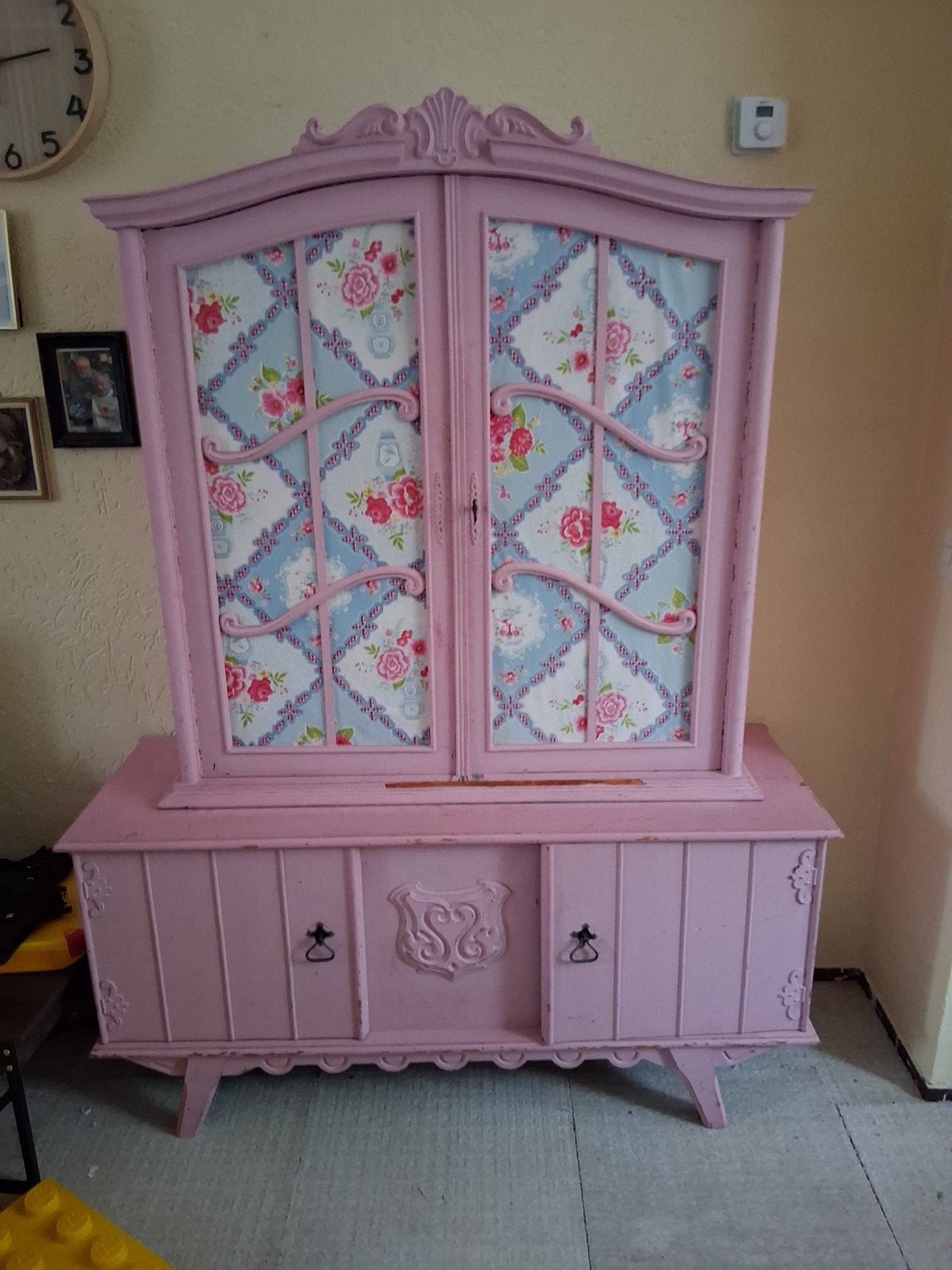 Unieke roze kast met bloemenprint - Brocante stijl, Ophalen, Gebruikt, Met lade(s), 50 tot 100 cm